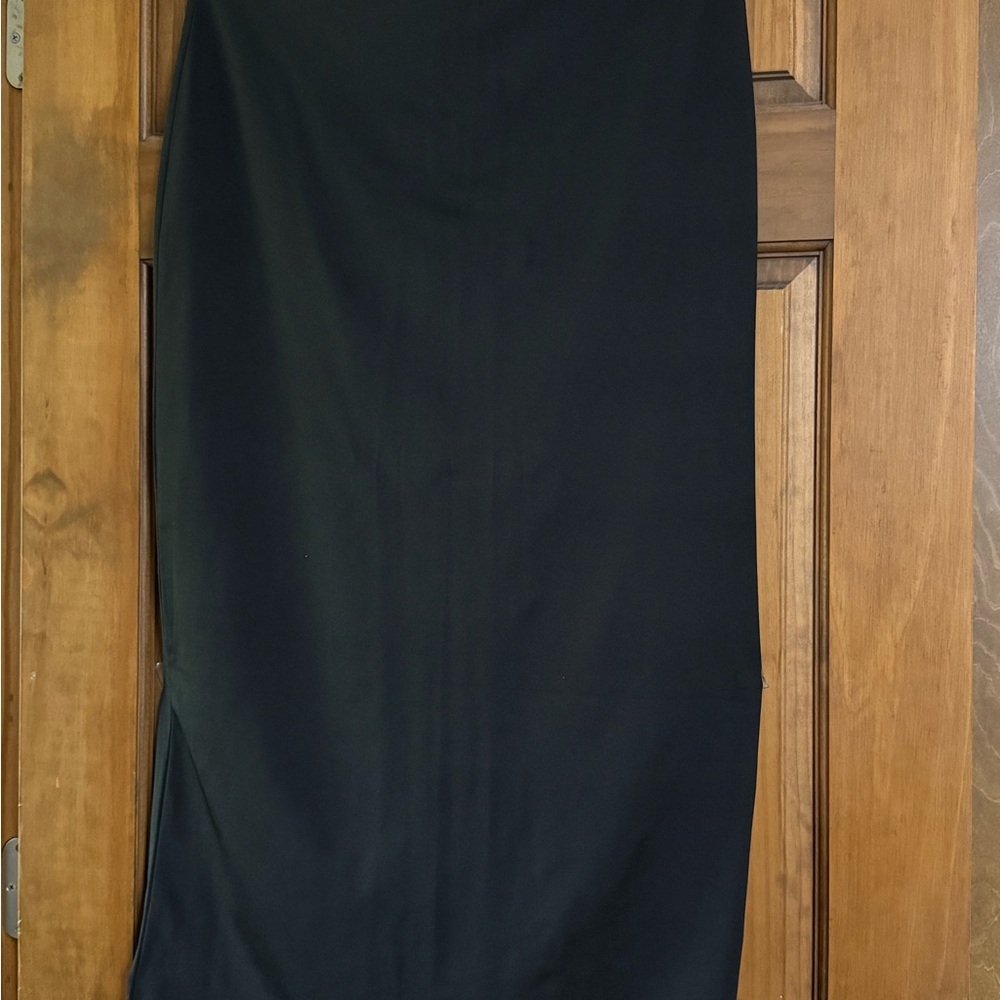 Source Unknown Classic Black Midi Skirt Waist  33 inches. More like a Medium